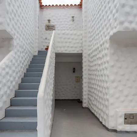 Apartment Near The Beach, Big Terrace With Sea Views, Wifi And Parking