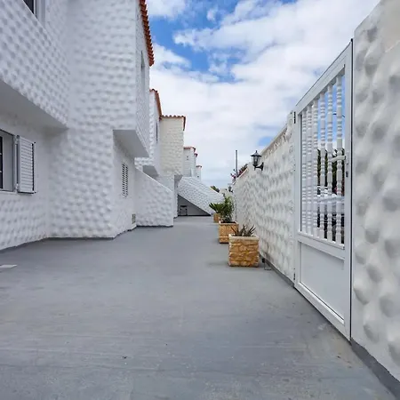 Apartment Near The Beach, Big Terrace With Sea Views, Wifi And Parking